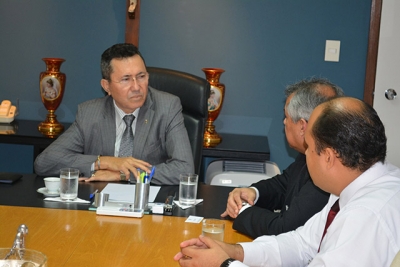 Presidente em exercício do TJSE recebe visita de membros do FamilySearch