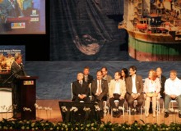 Presidente do TJ participa da cerimônia de batismo da plataforma de Piranema