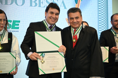 No TCE: magistrados do TJSE recebem Colar Gumersindo Bessa